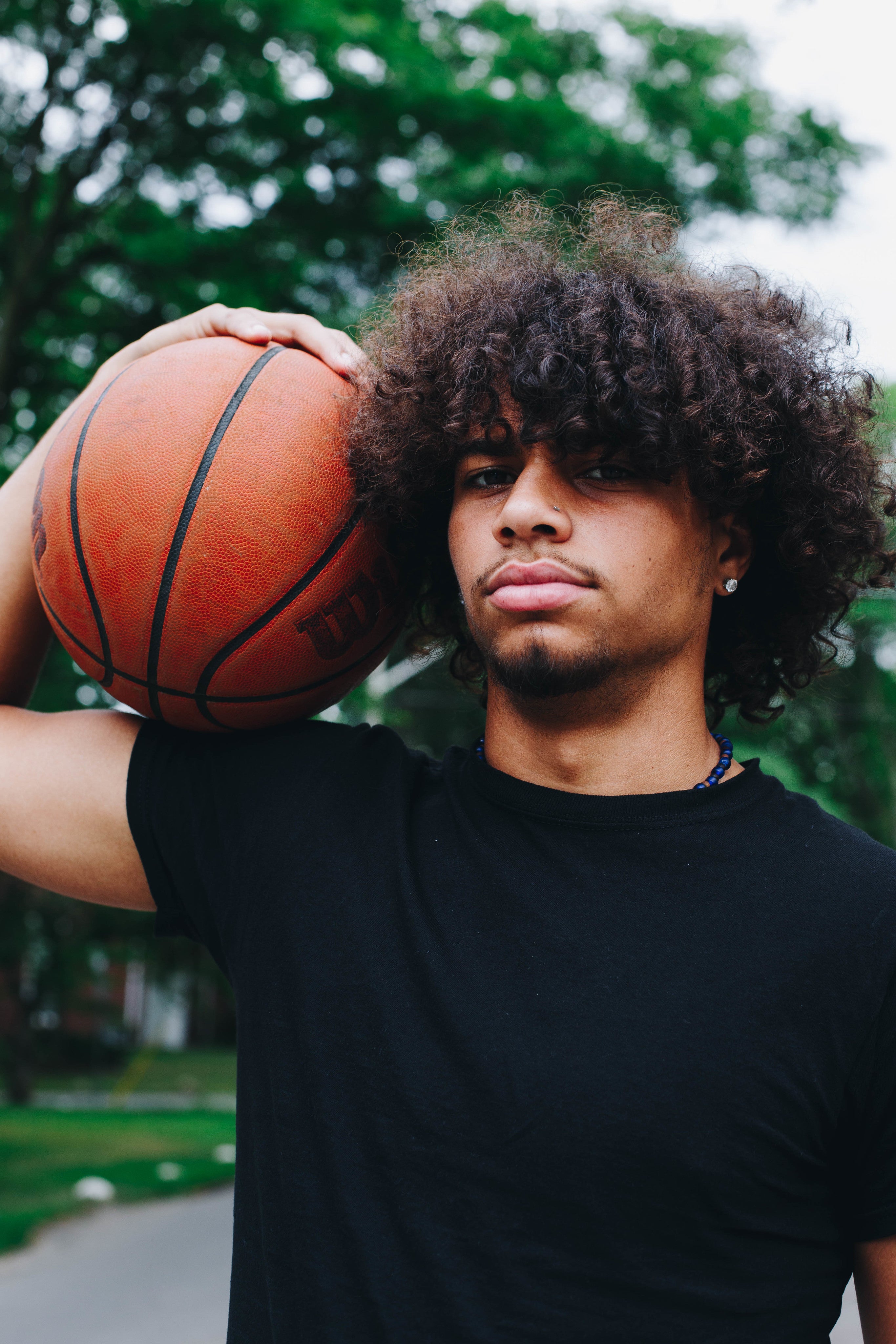 files/resting-basketball-on-the-shoulder.jpg